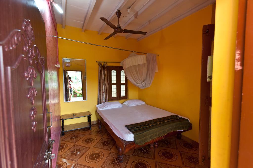 Archana Guest House River View 亨比 客房 照片