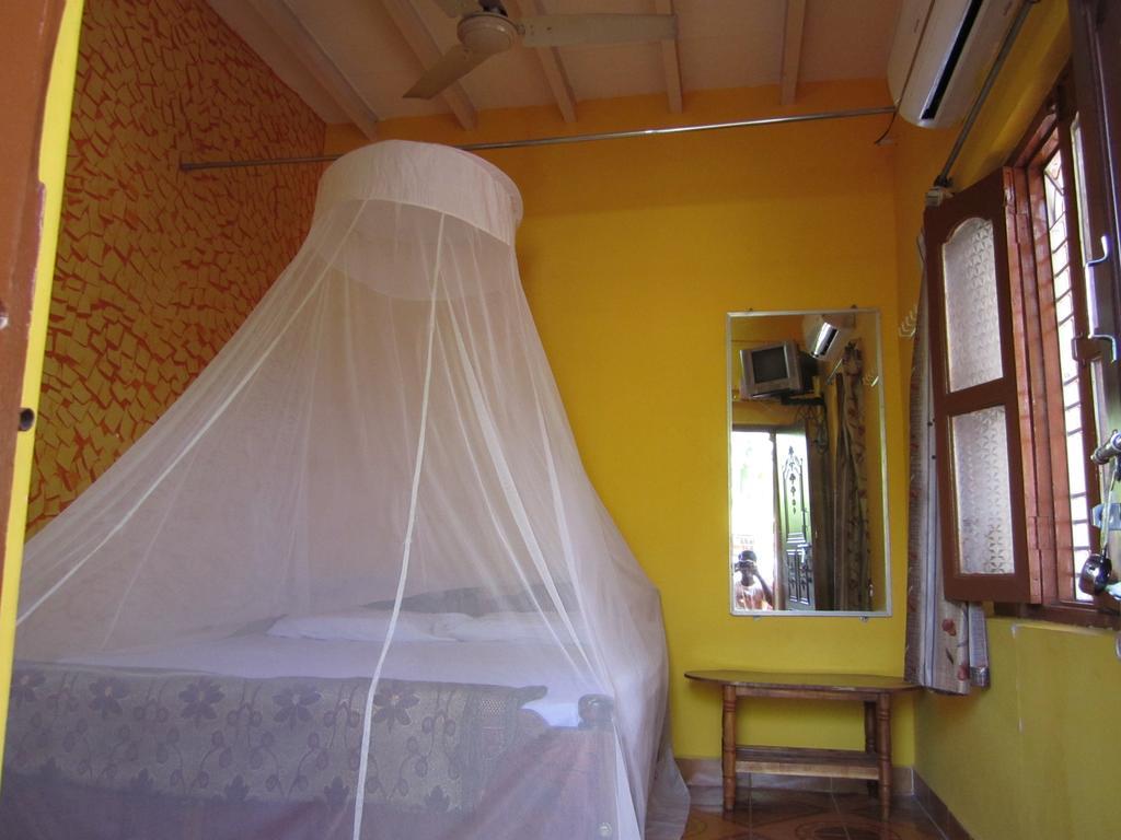 Archana Guest House River View 亨比 客房 照片