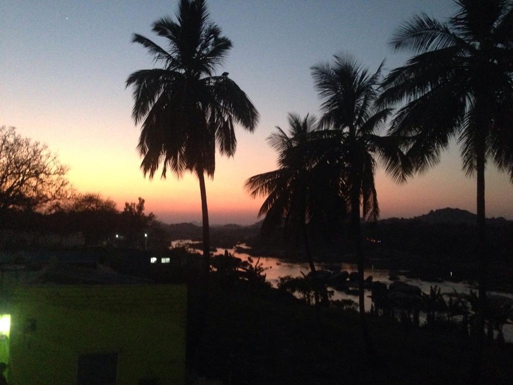 Archana Guest House River View 亨比 外观 照片