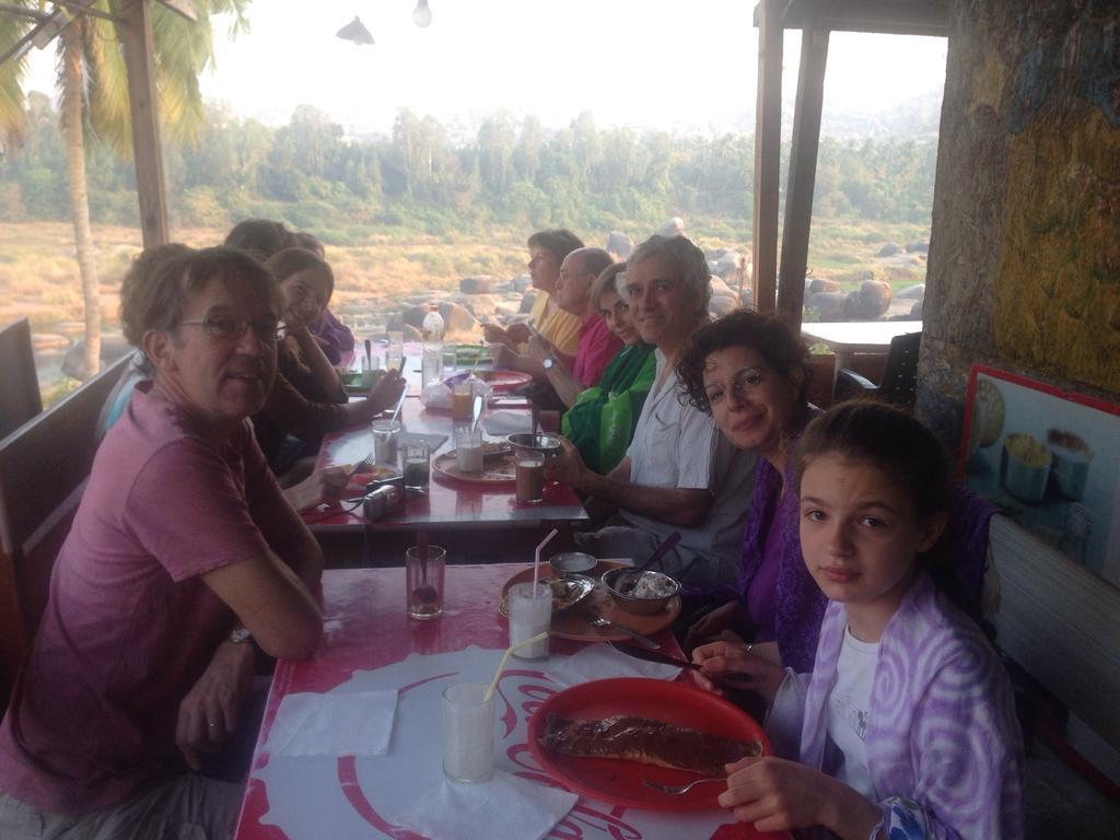 Archana Guest House River View 亨比 外观 照片