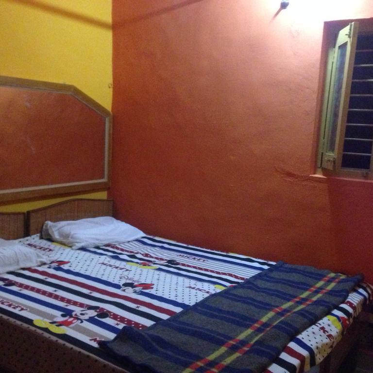 Archana Guest House River View 亨比 外观 照片