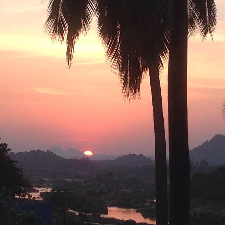 Archana Guest House River View 亨比 外观 照片
