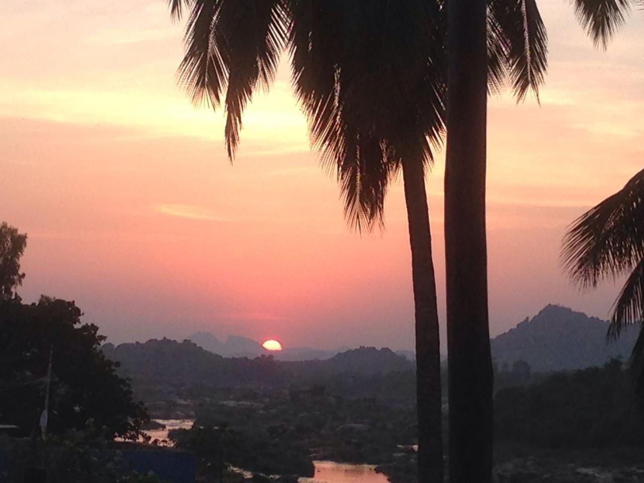 Archana Guest House River View 亨比 外观 照片